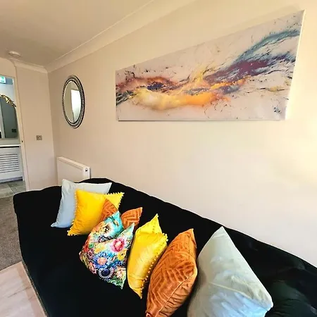 Lovely 3 Bedroom Apartment By Sensational Stay Short Lets & Service Accommodation With 6 Beds Edinburgh Exterior photo