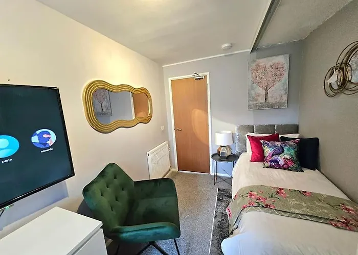 Lovely 3 Bedroom Apartment By Sensational Stay Short Lets & Service Accommodation With 6 Beds