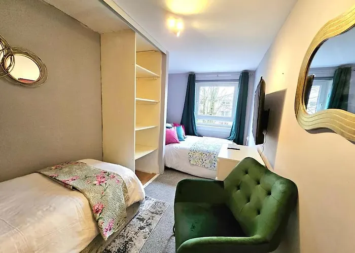 Lovely 3 Bedroom Apartment By Sensational Stay Short Lets & Service Accommodation With 6 Beds