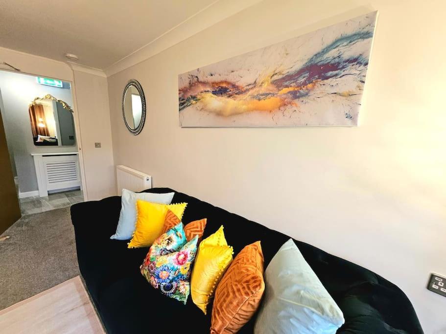 Lovely 3 Bedroom By Sensational Short Lets & Service With 6 Beds Apartment Edinburgh