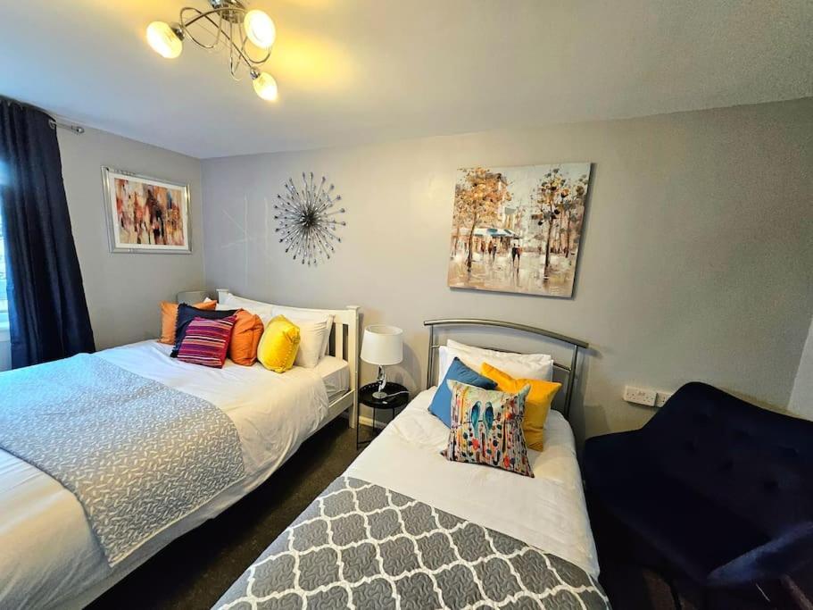 Lovely 3 Bedroom By Sensational Short Lets & Service With 6 Beds * Edinburgh