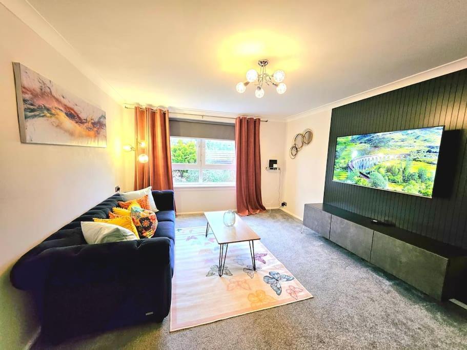 Apartment Lovely 3 Bedroom By Sensational Short Lets & Service With 6 Beds