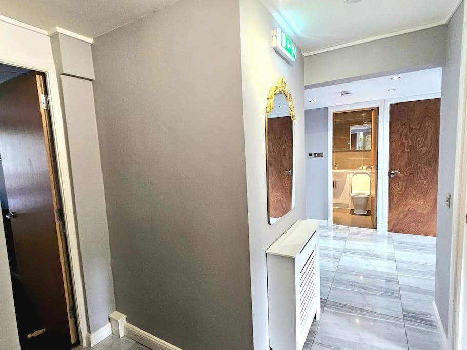 Lovely 3 Bedroom By Sensational Short Lets & Service With 6 Beds Edinburgh
