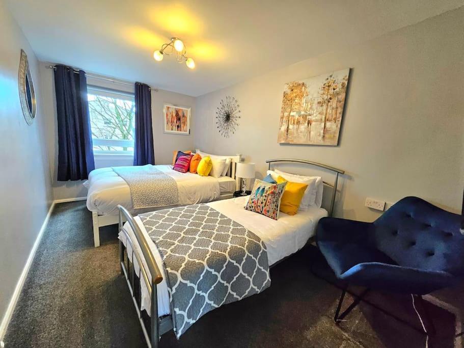 Apartment Lovely 3 Bedroom By Sensational Short Lets & Service With 6 Beds *
