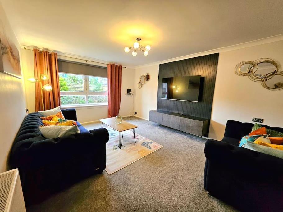Lovely 3 Bedroom By Sensational Short Lets & Service With 6 Beds Edinburgh