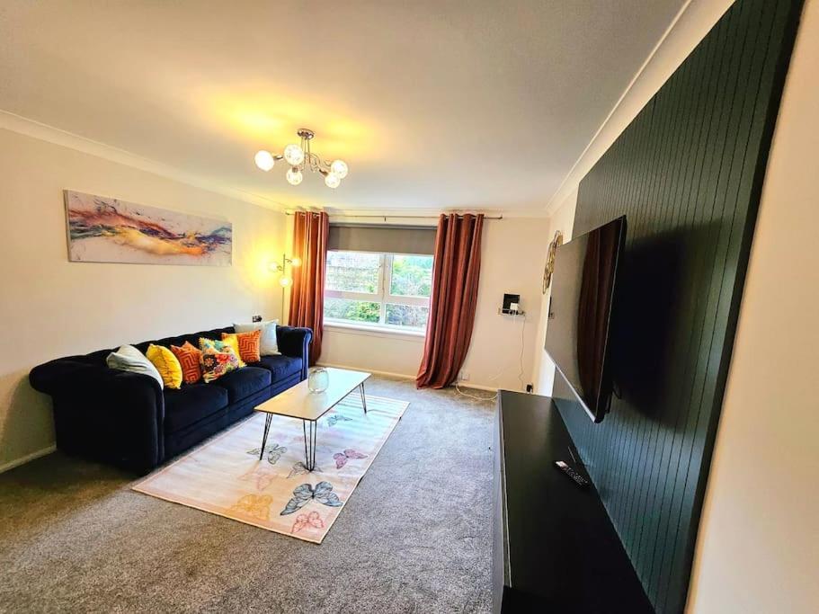 Lovely 3 Bedroom By Sensational Short Lets & Service With 6 Beds Edinburgh
